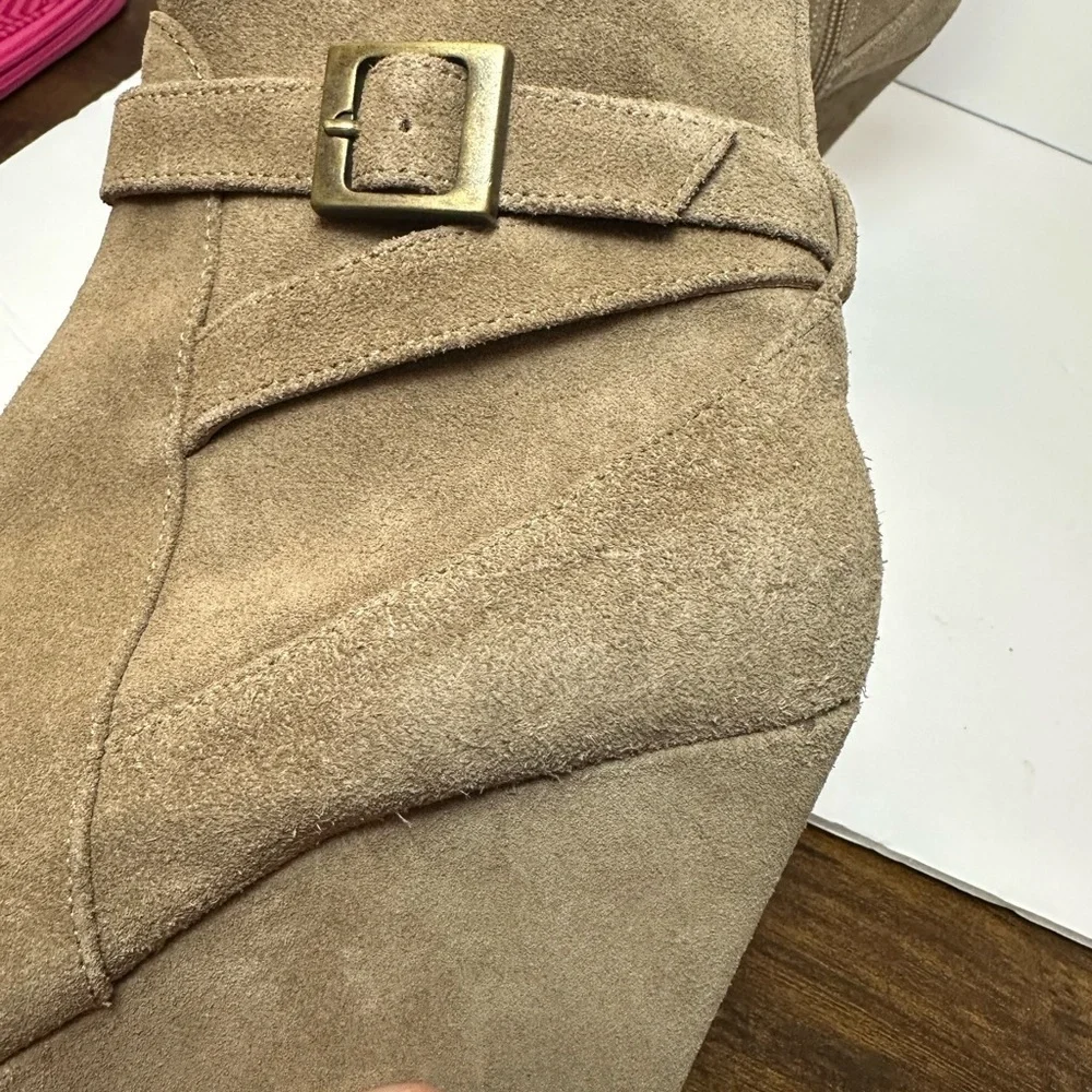 Charles David Women’s Taupe Suede Wedges Size 37 (6.5)